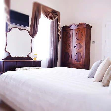 Lokal Boutique 3*