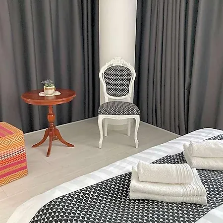 Lokal Boutique فندق لارنكا