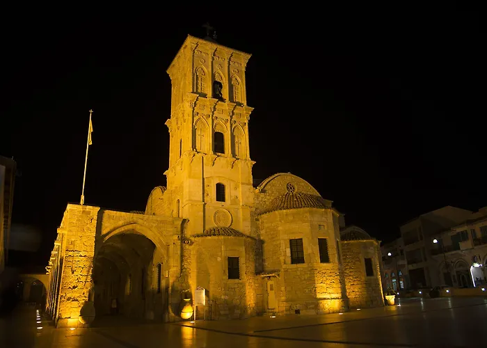 Lokal Boutique Готель Ларнака