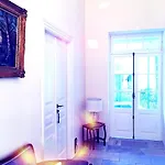 Готель Lokal Boutique 3*